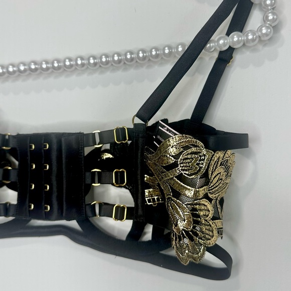 VS Very Sexy Band of Lover Black Strappy Floral Embroidered Bra - Picture 12 of 14